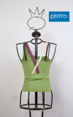 Top asimmetrico in tessuto stretch verde - immagine 2