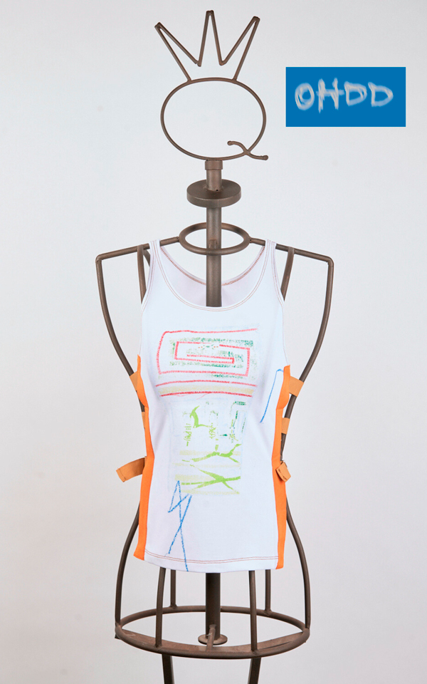 04SOH5204_A Top bianco con stampe e applicazioni - immagine 1