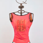 Top rosso stretch con collo ad anello