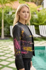 Giacca nera in pelle e cotone con stampa