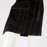 Jupe courte noire avec surpiqûres