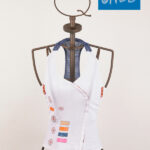 Top blanc en tissu stretch avec imprimé