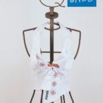 Sleeveless white jacket with print