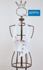 Sleeveless white jacket with print