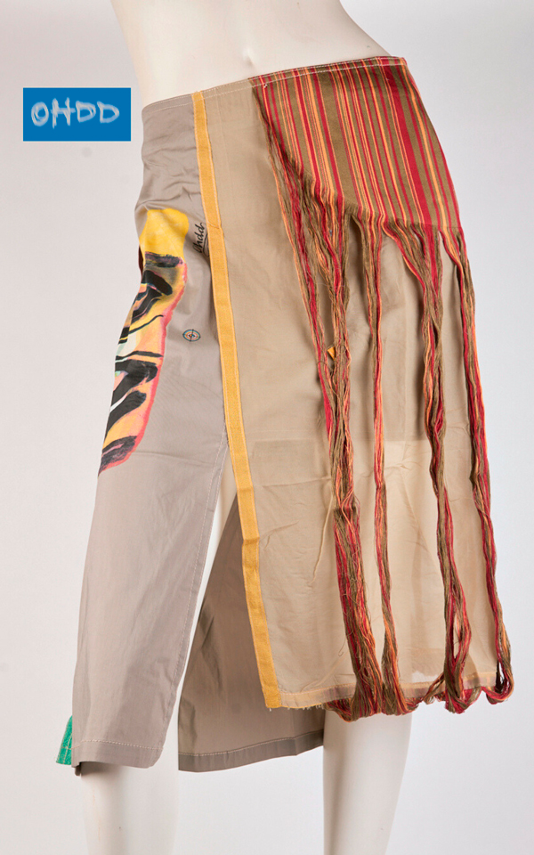 05SOH5441_A Jupe midi asymétrique avec applications et imprimé – Image 1