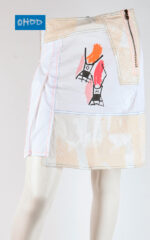 White stretch cotton mini skirt with print