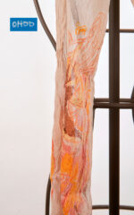 Foulard in crepon di seta con orlo roulotté e stampa - immagine 2