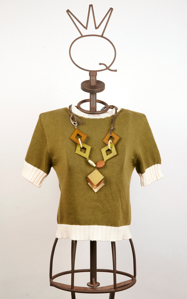 25SSQ3802_a Green cotton short-sleeve sweater with necklace - Image 1