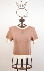 Pull beige en coton à manches courtes avec collier