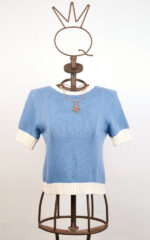 Pull en coton bleu ciel à manches courtes avec collier