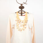 Maille blanc crème en coton stretch avec collier