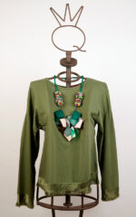 Haut vert militaire en coton stretch avec collier