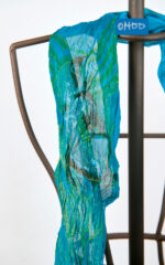 Foulard en crépon de soie avec ourlet roulotté et imprimé – Image 2