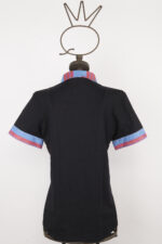 Camicia T-shirt nera da uomo in cotone elasticizzato con applicazione ricamata - immagine 2