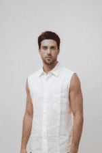 Camicia bianca da uomo senza maniche in lino con ricamo