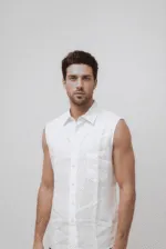 Camicia bianca da uomo senza maniche in lino con ricamo