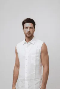 Chemise blanche pour homme sans manches en lin avec broderie