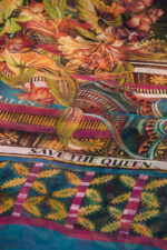 Foulard en crépon de soie avec ourlet roulotté et imprimé – Image 2