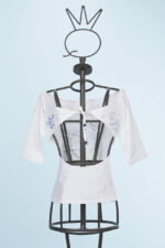 White embroidered T-shirt. - Image 2