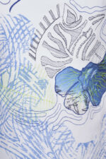 White embroidered T-shirt. - Image 3