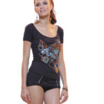 T-shirt ricamata con applicazioni