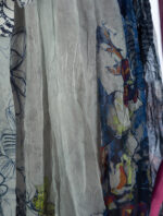 Abito corto di seta con stampa esclusiva - immagine 2