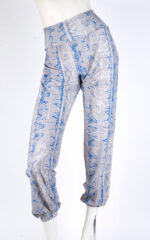 Gray and blue printed pants in stretch fabric