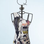 Top stampato monospalla