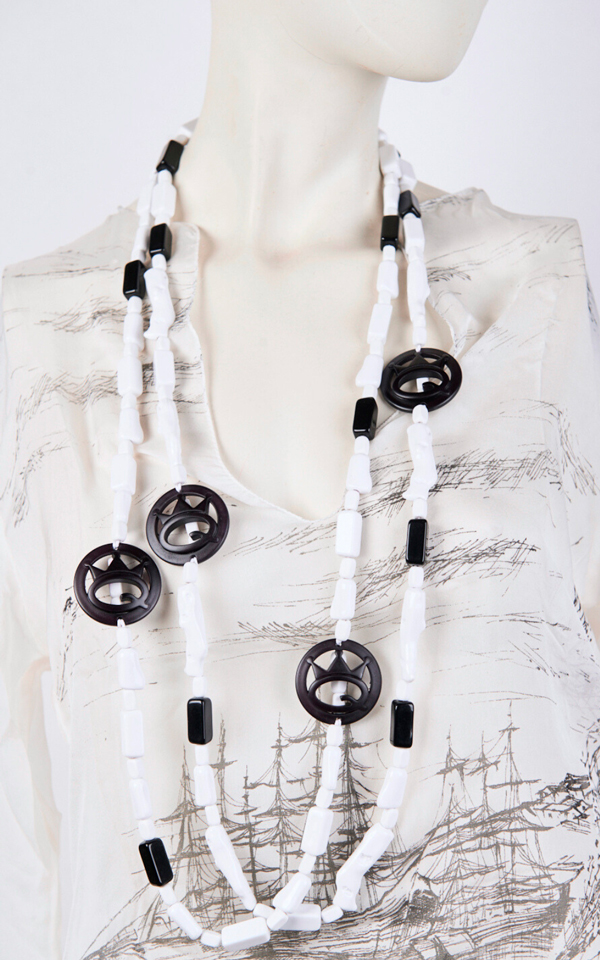 11SSNR902_ Collier noir et blanc en PVC avec logo – Image 1