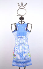 Abito corto bianco senza maniche con stampa “Cigno” - immagine 2