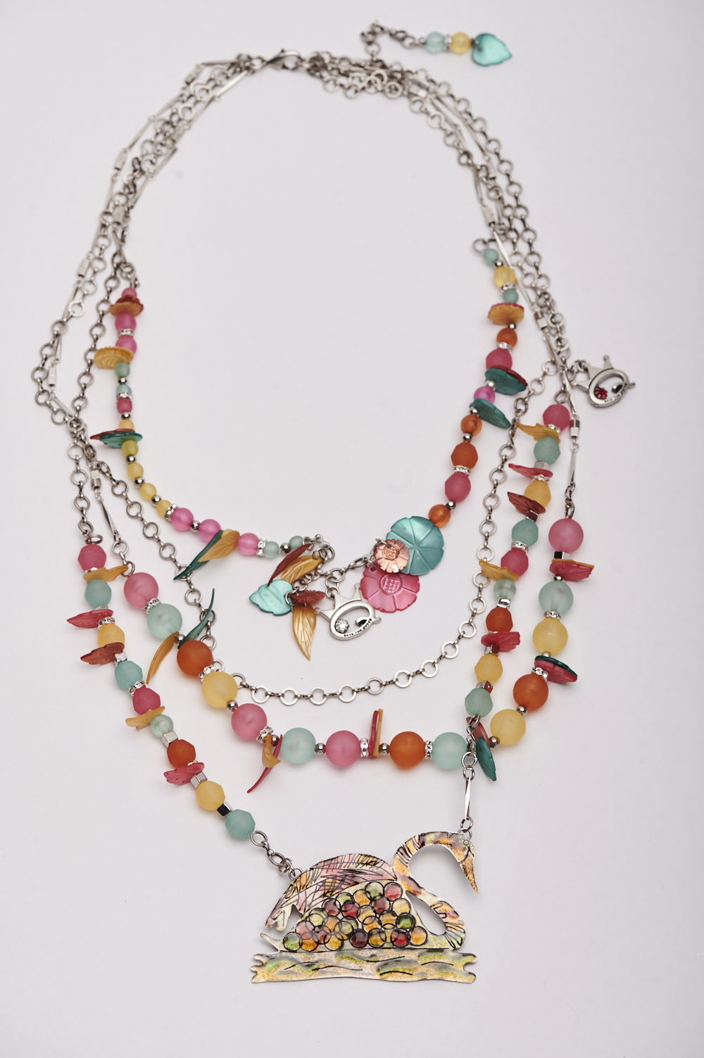 11SSQ118581_ 01 Collier à quatre brins avec médaillon émaillé – Image 1