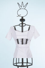 White short-sleeved top - Image 2