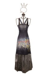 Women's long dress with graphic print, featuring a plunging neckline and layered details, displayed on a stylized mannequin. Ideal for summer occasions and elegant evenings.