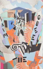 Dettaglio di un tessuto decorato con un design astratto, caratterizzato da colori vivaci e forme geometriche, con la scritta "SAVE THE QUEEN" e motivi artistici che richiamano elementi architettonici.