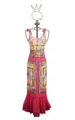 Colorful long dress with floral pattern, presented on a mannequin. The dress has thin straps and a high-waisted design with a pink flounced skirt. Ideal for summer events and special occasions.