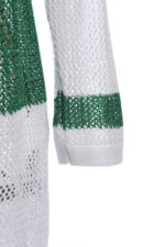 Cardigan bianco e verde con motivo a rete, dettagli in verde brillante e maniche a maglia. Perfetto per un look casual e alla moda.