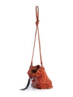 Borsa piccola arancio in camoscio e pelliccia - immagine 3