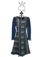 Robe courte en maille jacquard à rayures beige et pétrole
